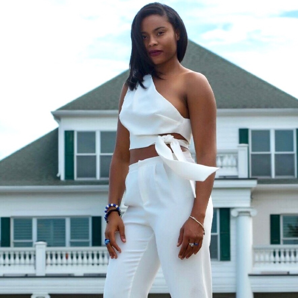 ✨SALE✨ L’atiste White wrap top - Large - NWT